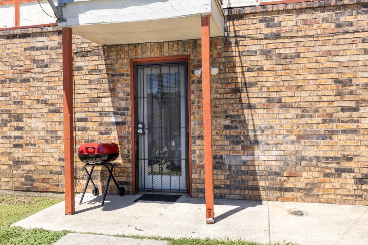 Congeniality And Comfort. All The Essentials With Class, 2 Nights? 2 Weeks? Stay, Relax, Work, Or Go Out For Fun. Arlington Exterior foto